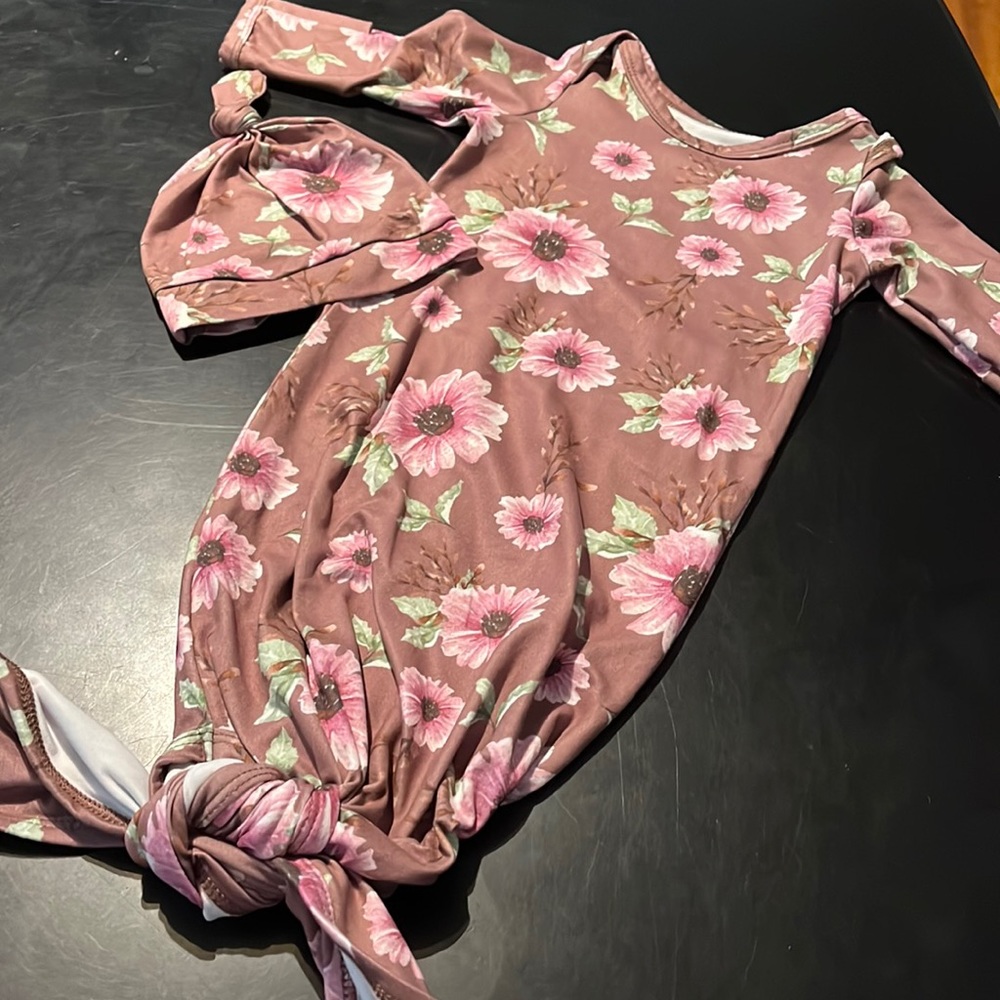 Girls 0-3mo night gown and hat